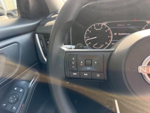 Used 2024 Nissan Rogue SV AWD/4WD image 13