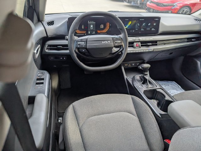 Used 2025 Kia K4 FWD image 12
