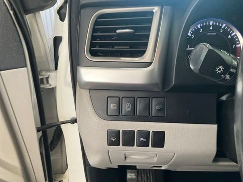 Used 2017 Toyota Highlander Limited FWD image 8