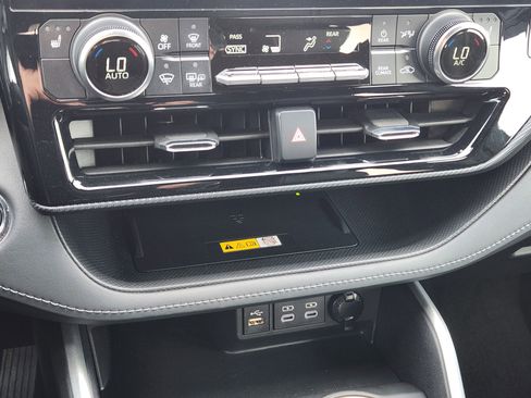 Used 2023 Toyota Highlander XSE image 16