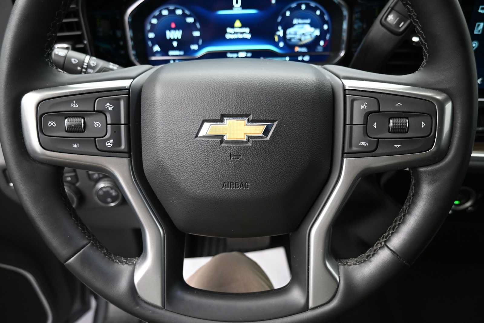 Used 2024 Chevrolet Silverado 1500 LT AWD/4WD image 6