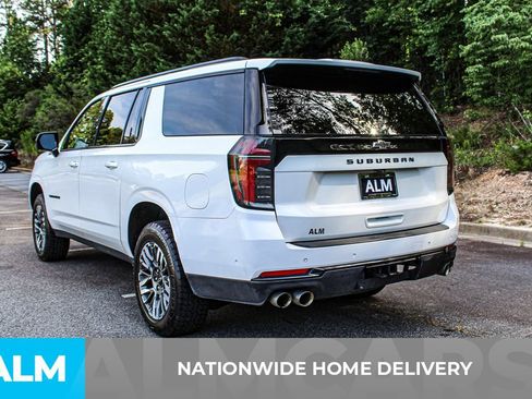 Used 2025 Chevrolet Suburban Z71 AWD/4WD image 5
