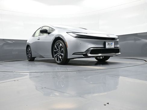 New 2026 Toyota Prius Plug-In Hybrid FWD image 28