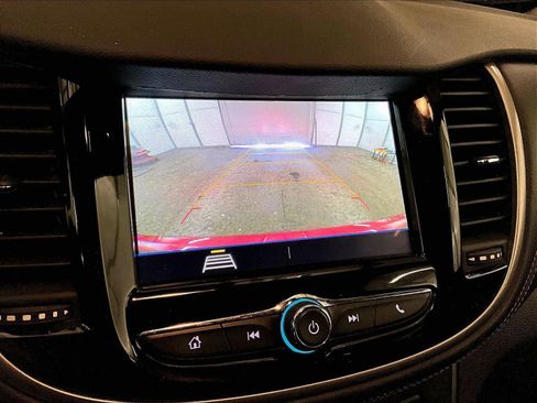 Used 2020 Chevrolet Trax LT w/ LT Convenience Package AWD/4WD image 20