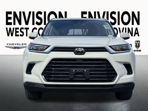 Used 2024 Toyota Grand Highlander XLE image 3