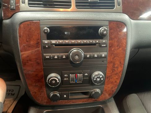 Used 2011 Chevrolet Avalanche LS AWD/4WD image 19