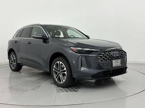 Certified 2025 Audi Q5 Premium w/ Convenience Package AWD/4WD image 7