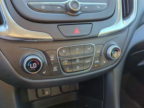 Used 2018 Chevrolet Equinox LT image 22