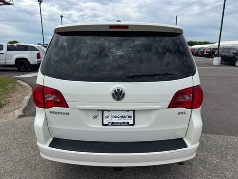 Used 2010 Volkswagen Routan SEL FWD image 43