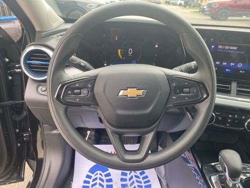 Used 2025 Chevrolet Trax LT image 13