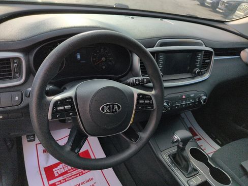 Used 2019 Kia Sorento 2.4L LX image 9