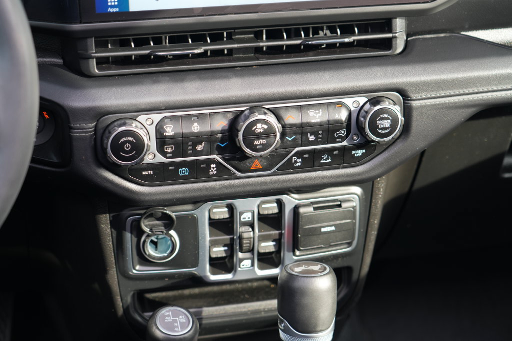 Used 2024 Jeep Wrangler High Altitude AWD/4WD image 26