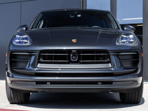 New 2026 Porsche Macan image 8