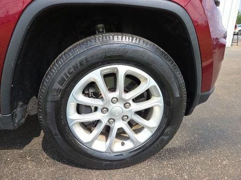 Used 2022 Jeep Grand Cherokee Laredo w/ All-Weather Capability Group AWD/4WD image 51