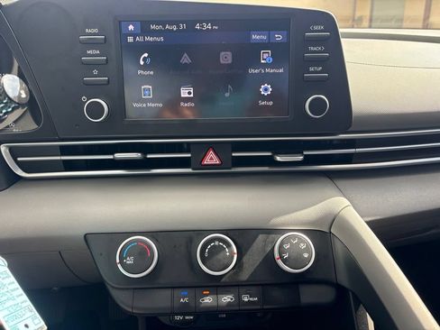 Used 2023 Hyundai Elantra SE FWD image 23