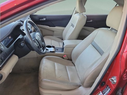 Used 2014 Toyota Camry XLE w/ Leather Package image 9