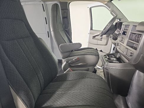 New 2026 Chevrolet Express 2500 w/ Driver Convenience Package RWD image 30