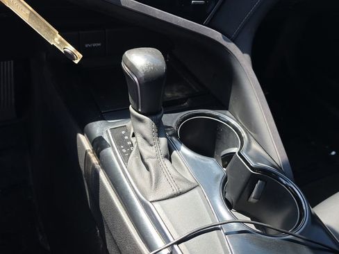 Used 2020 Toyota Camry SE image 18