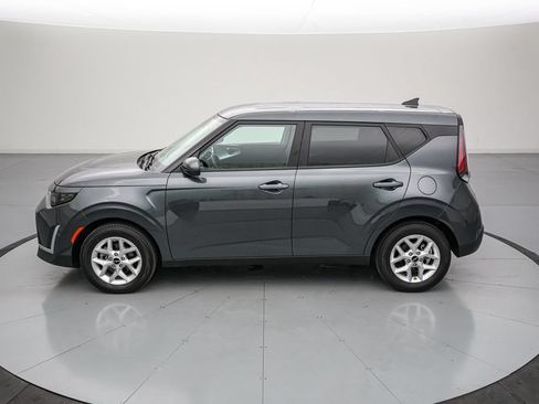 Used 2025 Kia Soul LX FWD image 8