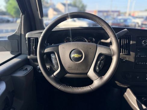 Used 2022 Chevrolet Express 3500 w/ Power Convenience Package RWD image 17