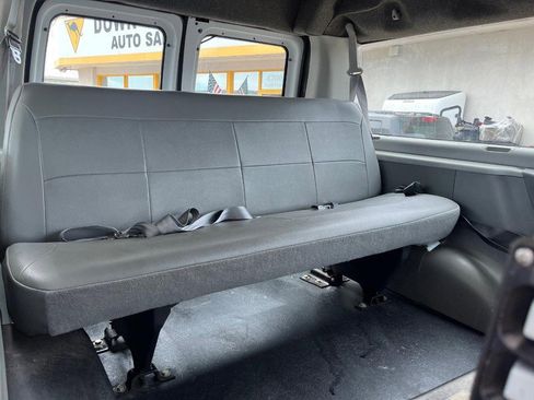 Used 2004 Ford E-350 and Econoline 350 XL image 11