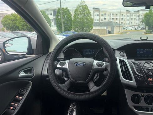 Used 2012 Ford Focus SE FWD image 23