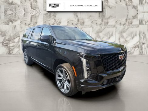 Used 2026 Cadillac Escalade ESV Platinum Sport AWD/4WD image 3
