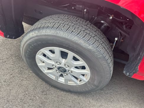 Used 2025 Toyota Tacoma SR5 AWD/4WD image 5