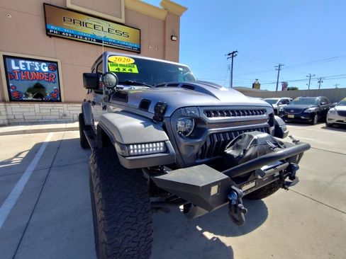 Used 2020 Jeep Gladiator Sport w/ Quick Order Package 24S AWD/4WD image 2