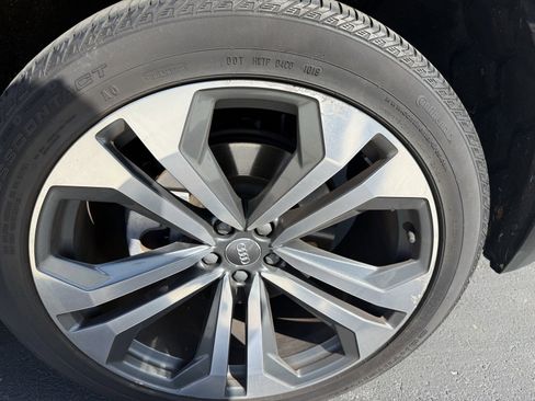 Used 2019 Audi Q8 Prestige w/ Towing Package image 10