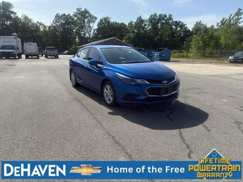 Used 2018 Chevrolet Cruze LT w/ Convenience Package FWD image 8