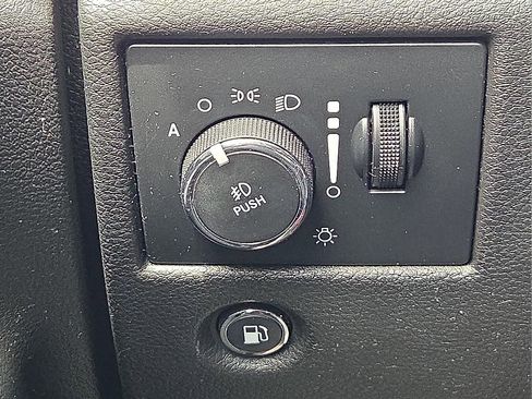 Used 2018 Jeep Grand Cherokee Altitude AWD/4WD image 21