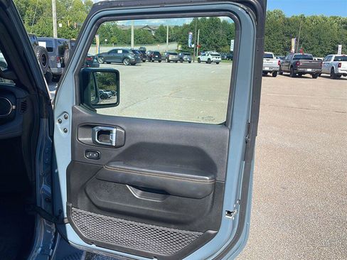 Used 2024 Jeep Wrangler Unlimited Sahara AWD/4WD image 8