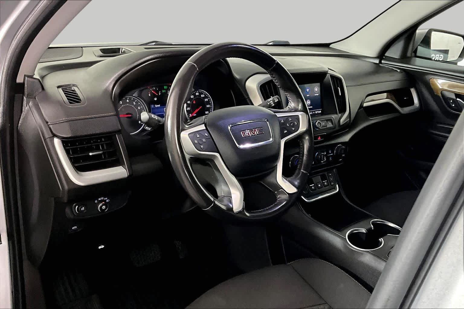 Used 2020 GMC Terrain SLE w/ Driver Convenience Package FWD image 16