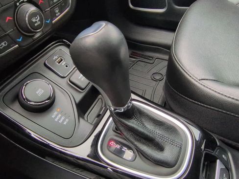 Used 2021 Jeep Compass Altitude image 30