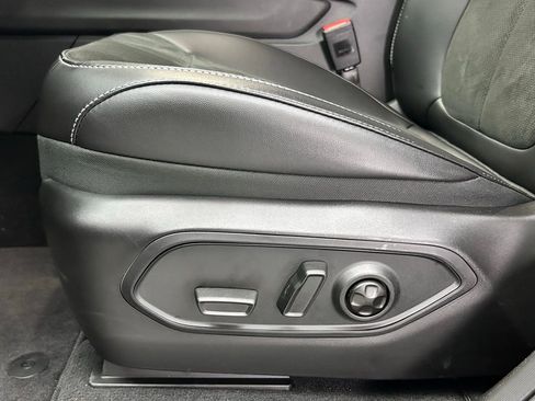 New 2025 Jeep Grand Cherokee 4WD image 17