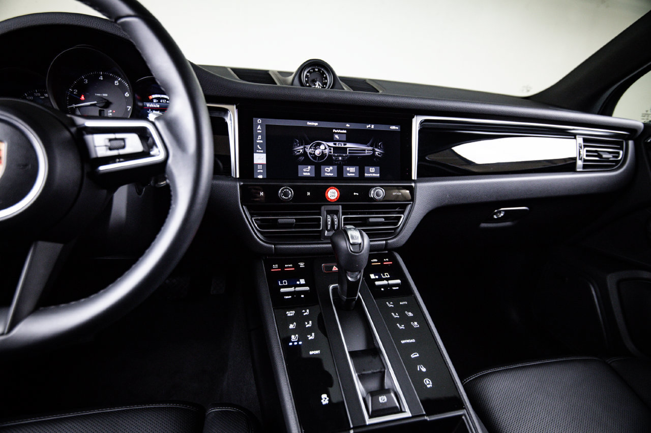 Certified 2026 Porsche Macan AWD/4WD image 19