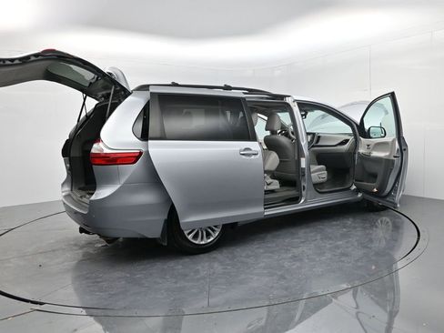 Used 2015 Toyota Sienna XLE image 62