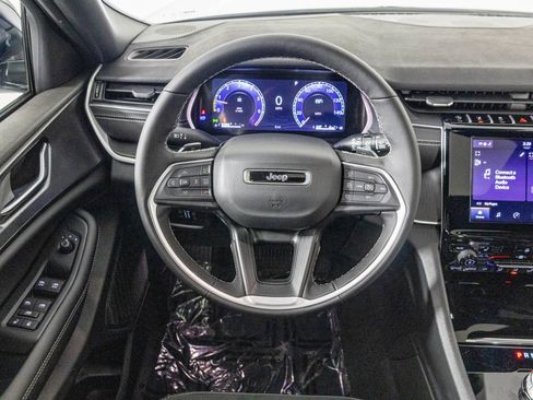 New 2025 Jeep Grand Cherokee Altitude image 29