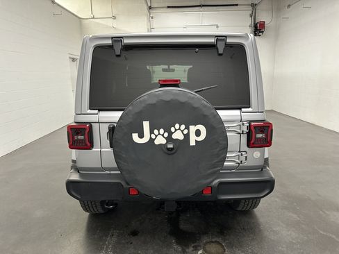 Used 2021 Jeep Wrangler Unlimited Sahara AWD/4WD image 7