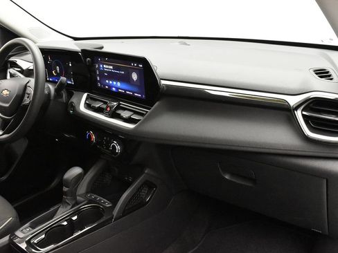 Used 2025 Chevrolet TrailBlazer LT FWD image 25