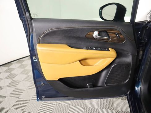 Used 2022 Chrysler Pacifica Pinnacle image 24