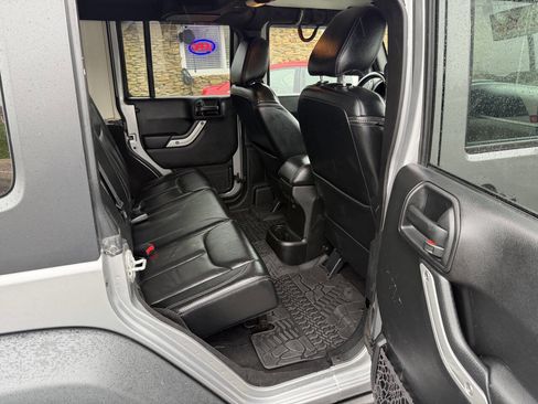 Used 2017 Jeep Wrangler Unlimited Rubicon image 11