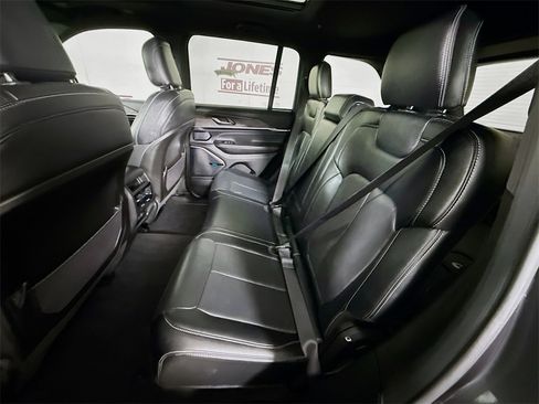 Used 2022 Jeep Grand Cherokee Overland image 30