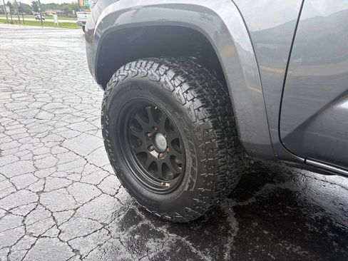 Used 2021 Toyota Tacoma TRD Sport AWD/4WD image 11