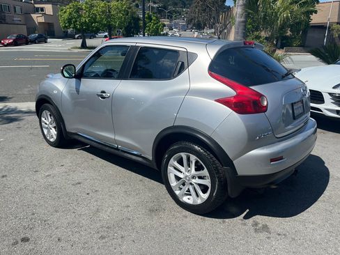 Used 2011 Nissan Juke SL w/ Chrome Pkg FWD image 5