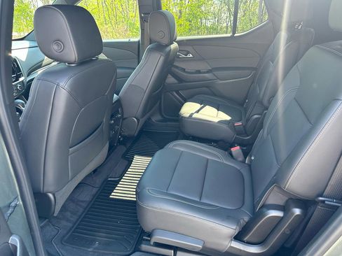 Used 2023 Chevrolet Traverse LT w/ LT Premium Package AWD/4WD image 6