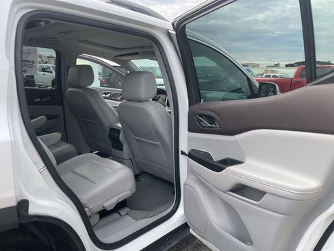 Used 2023 GMC Acadia SLT w/ Technology Package image 34