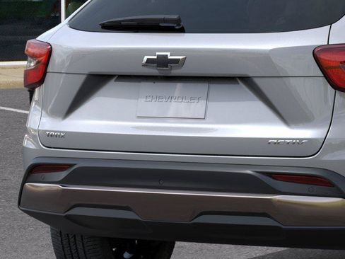 New 2026 Chevrolet Trax ACTIV w/ Sunroof Package FWD image 14