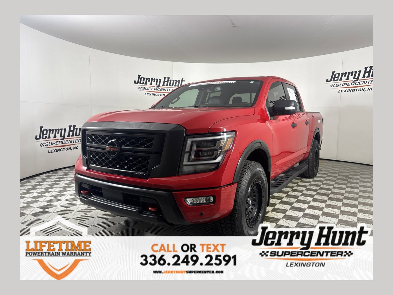 Used 2022 Nissan Titan PRO-4X w/ Pro-4x Convenience Package AWD/4WD image 1